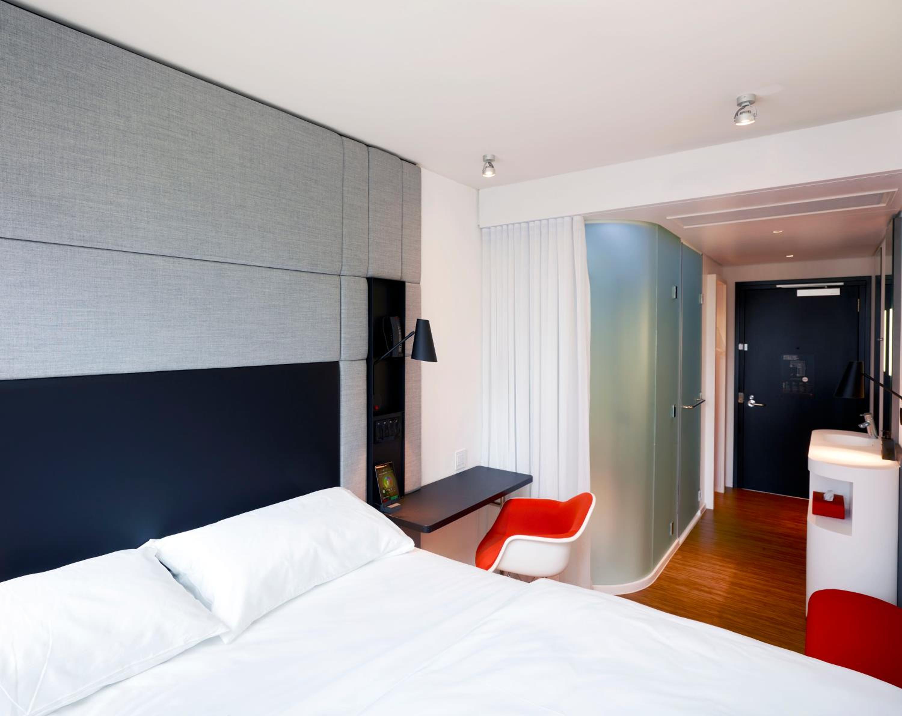 Room, King Bed, Skyline View