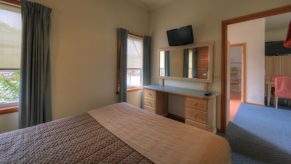 Tanjil Motor Inn 16/48