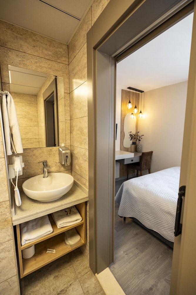 AKTAS HOTEL 44/45