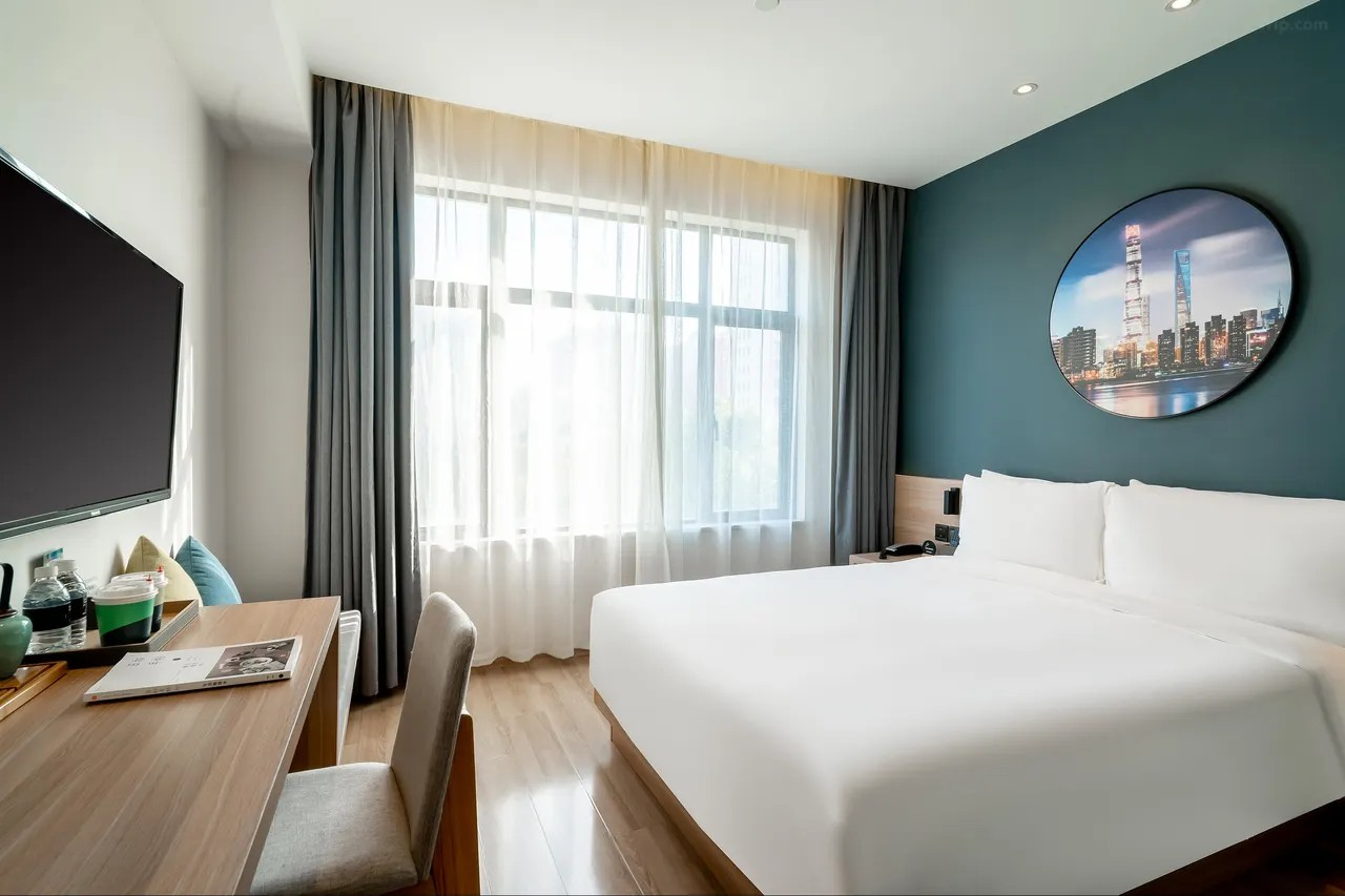 Atour Hotel Shanghai Lujiazui Minsheng Road subway station 13/19