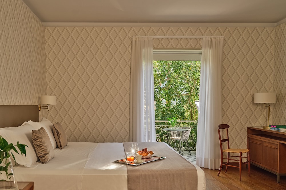 Junior Suite, Cottage, King and Twin Beds, Park View