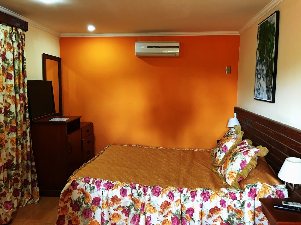 Carmen Hotel 6/100