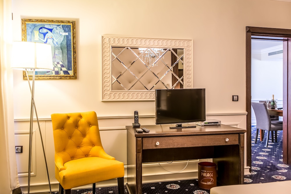 Palace-Marina Dinevi Hotel 38/44