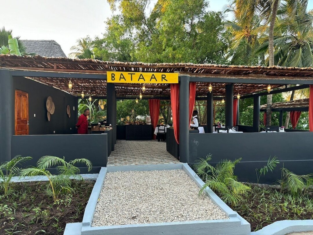 Paradise Beach Resort 6/50