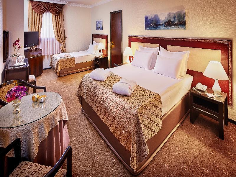 غرفة ثلاثية، Gunes Hotel Merter Istanbul 2/2