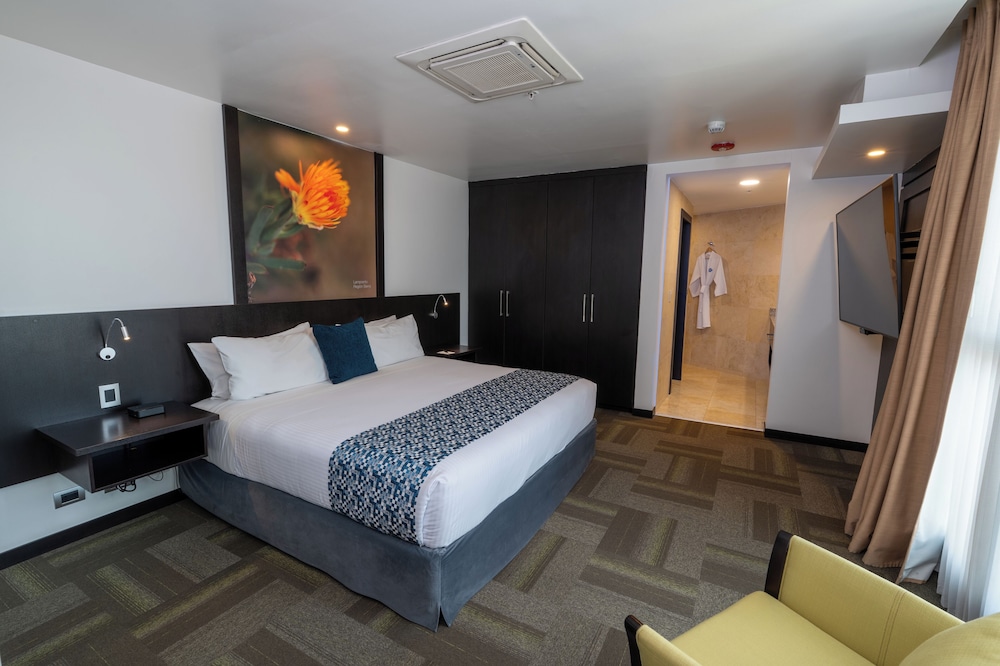 EXECUTIVE, SUITE, KING BED