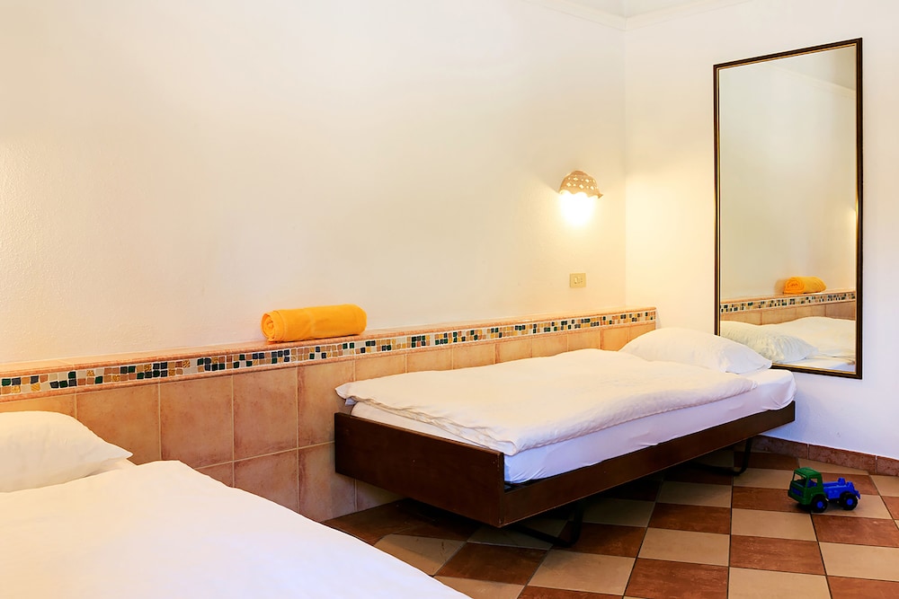 Tirreno Resort 6/44