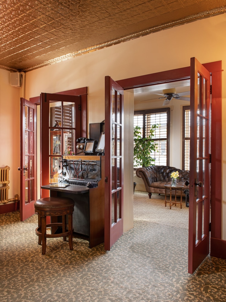 Chamberlin Inn 30/42