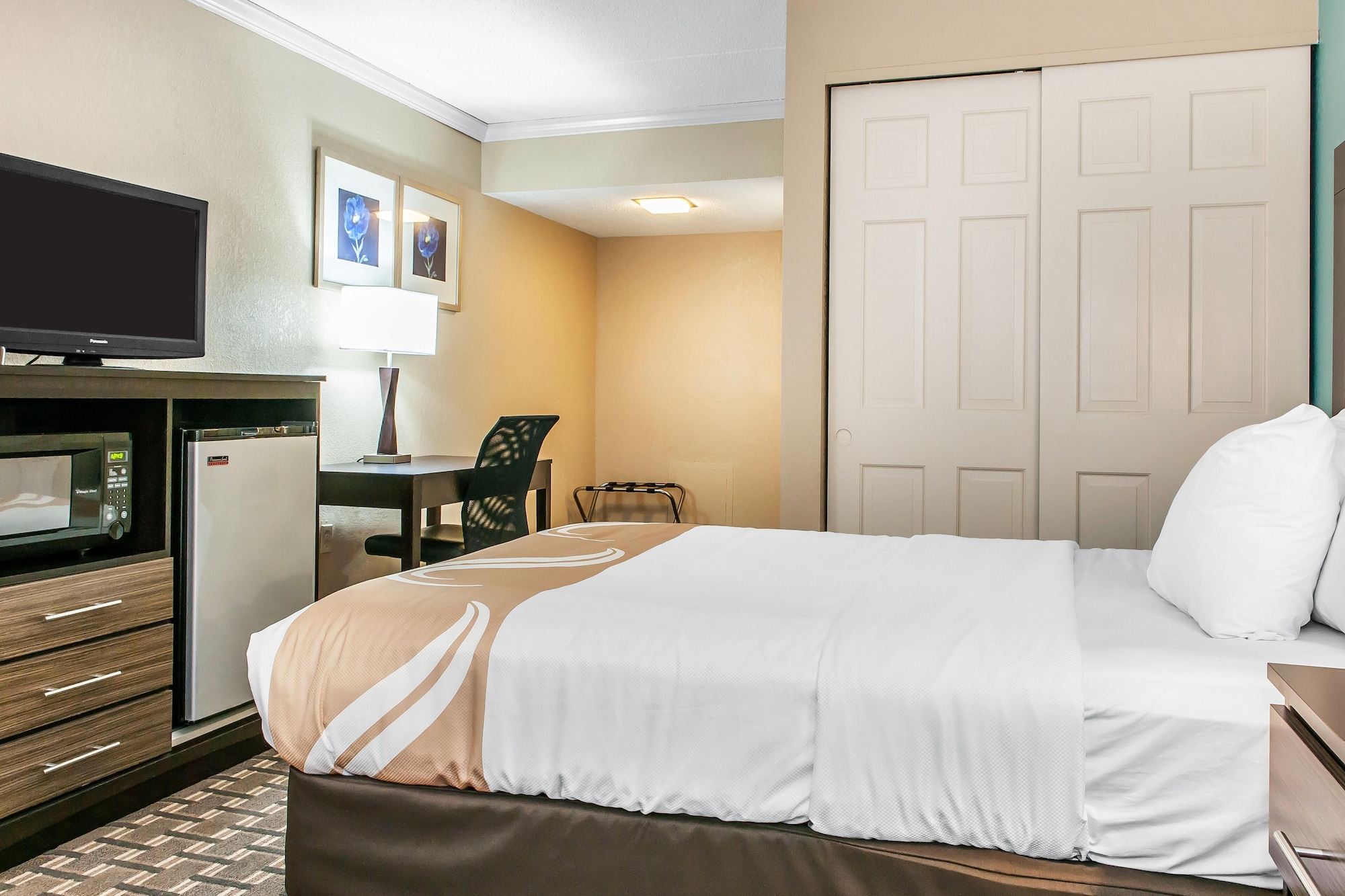 غرفة بسرير كوين لذوي الإعاقة، Quality Inn Findlay 2/7