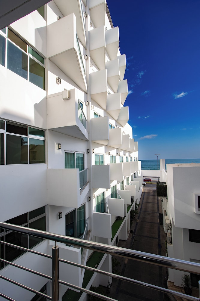 Coral Island Hotel and Spa 10/70