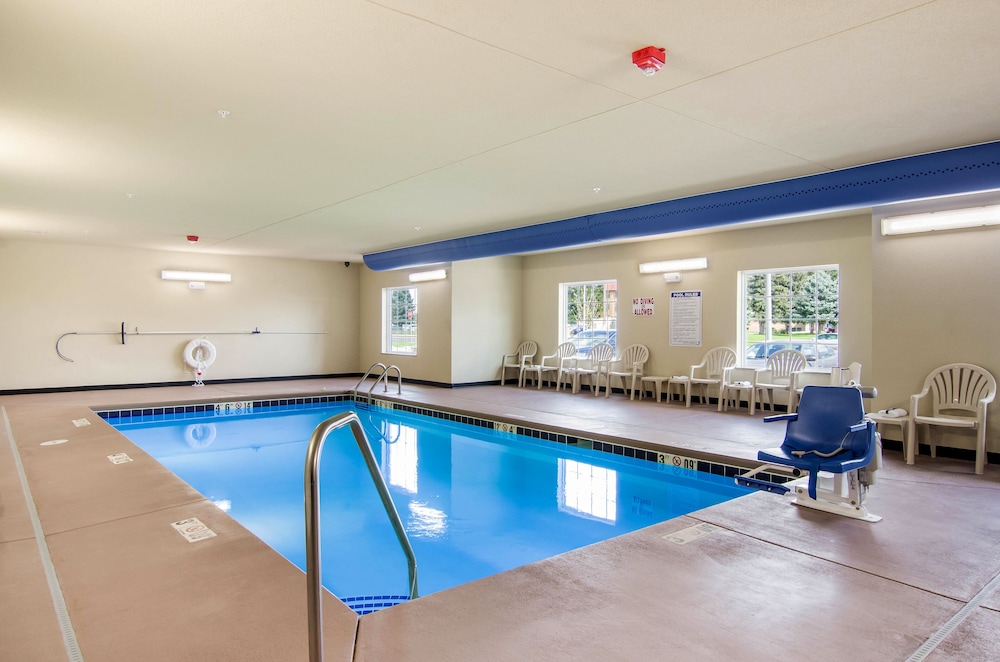 Cobblestone Hotel and Suites Torrington 2/37