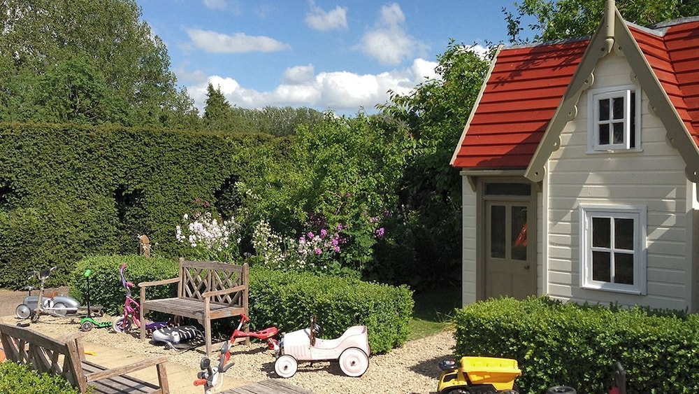 Saratoga Cottage 15/16