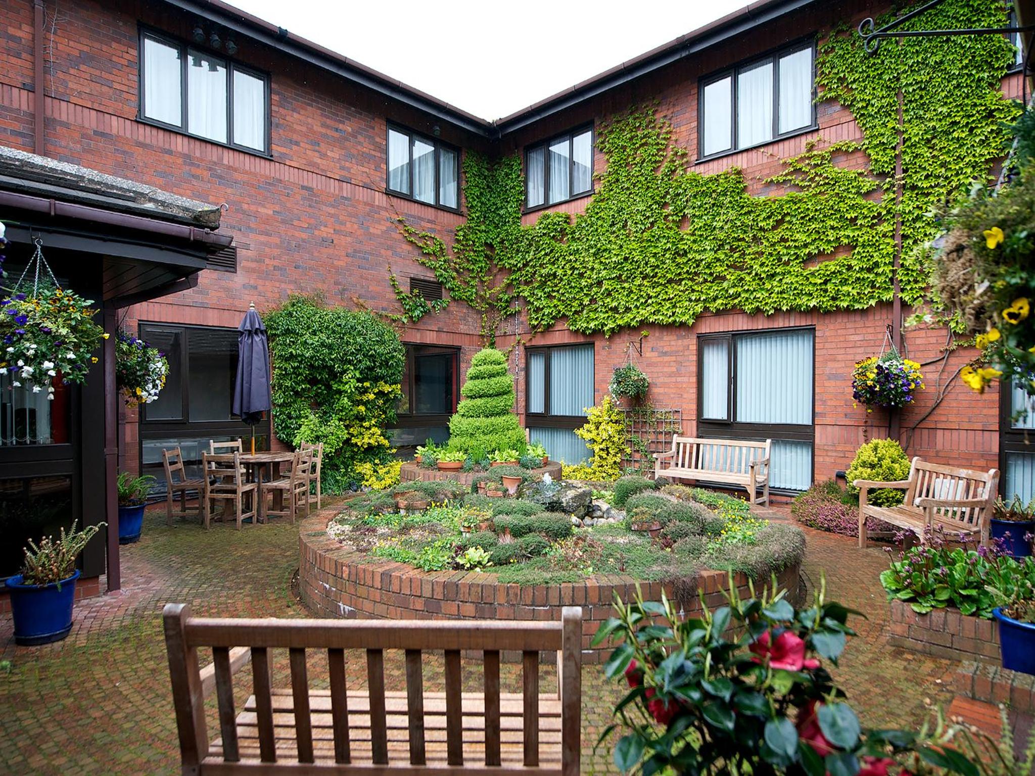 Warwick Conferences - Radcliffe House 44/50
