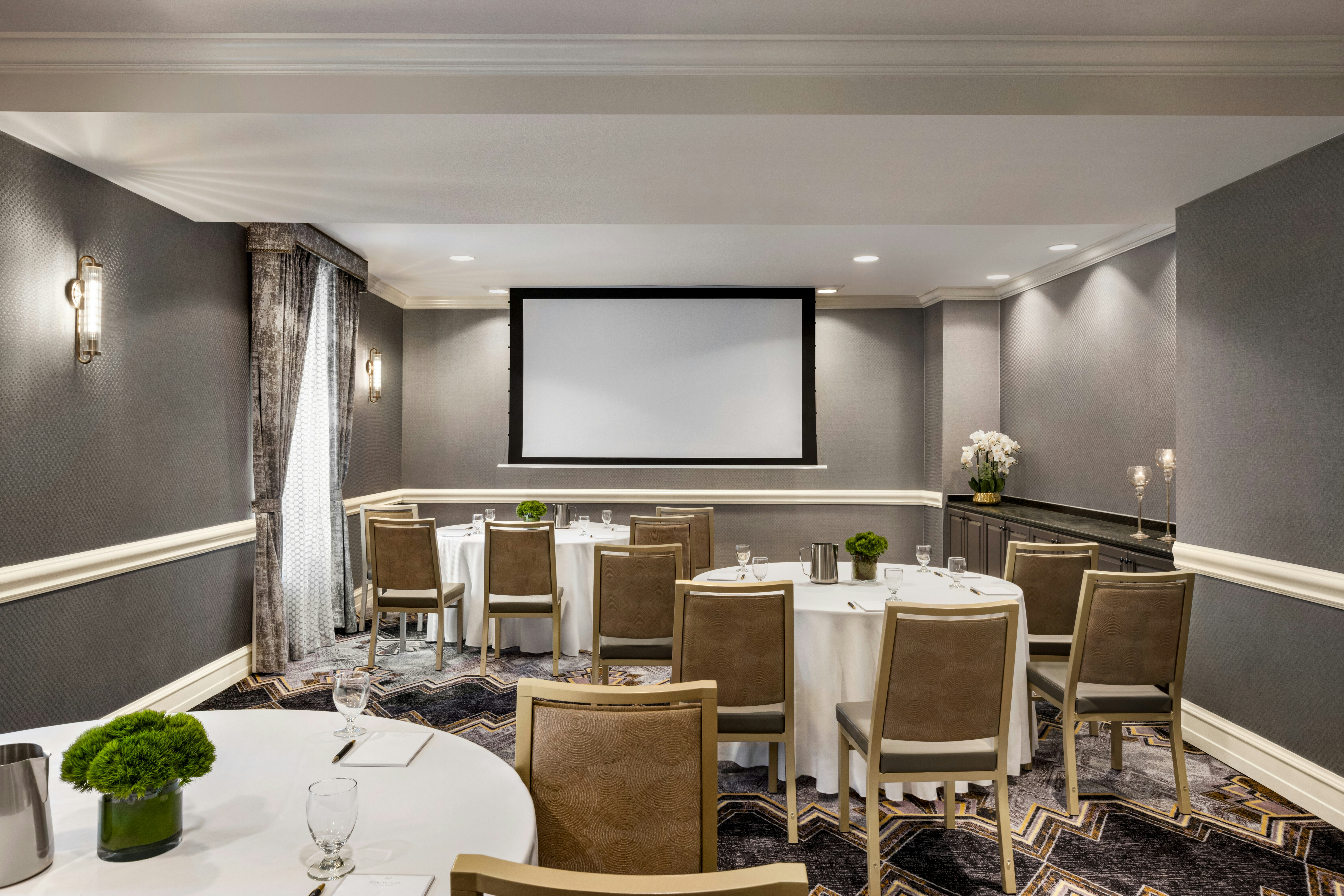 The Martinique New York On Broadway Curio Collection By Hilton 44/50