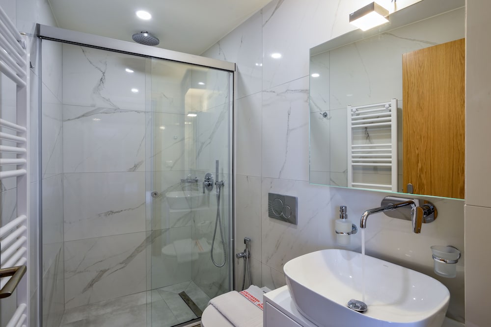 Elia Residences 55/59