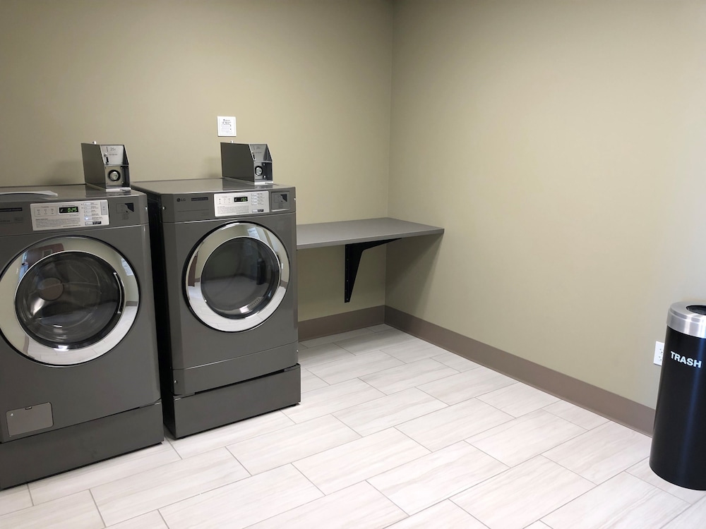 Holiday Inn Express Suites Springfield North 29/60