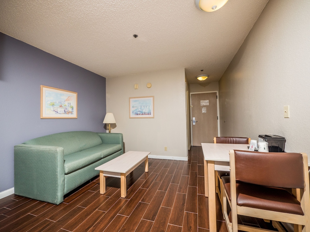 Microtel Inn & Suites by Wyndham Palm Coast I-95 18/29