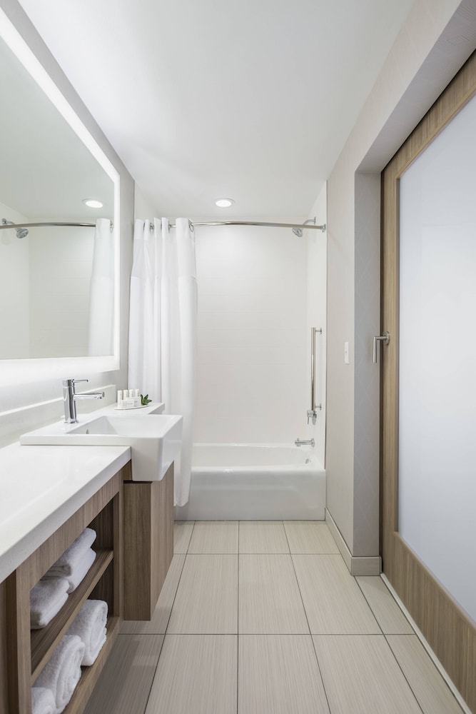 Springhill Suites By Marriott Madison 8/40