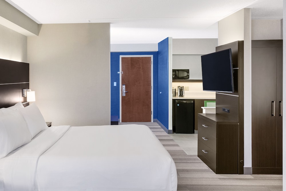 Holiday Inn Express Hotel & Suites South Portland 16/54
