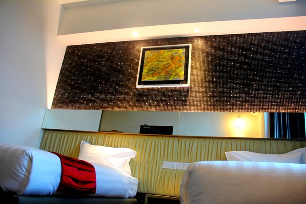 906 Premier Hotel 18/33