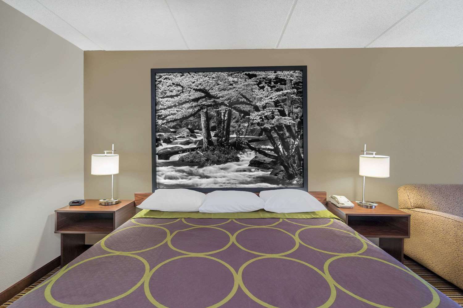 Super 8 by Wyndham Knoxville North/Powell 6/17