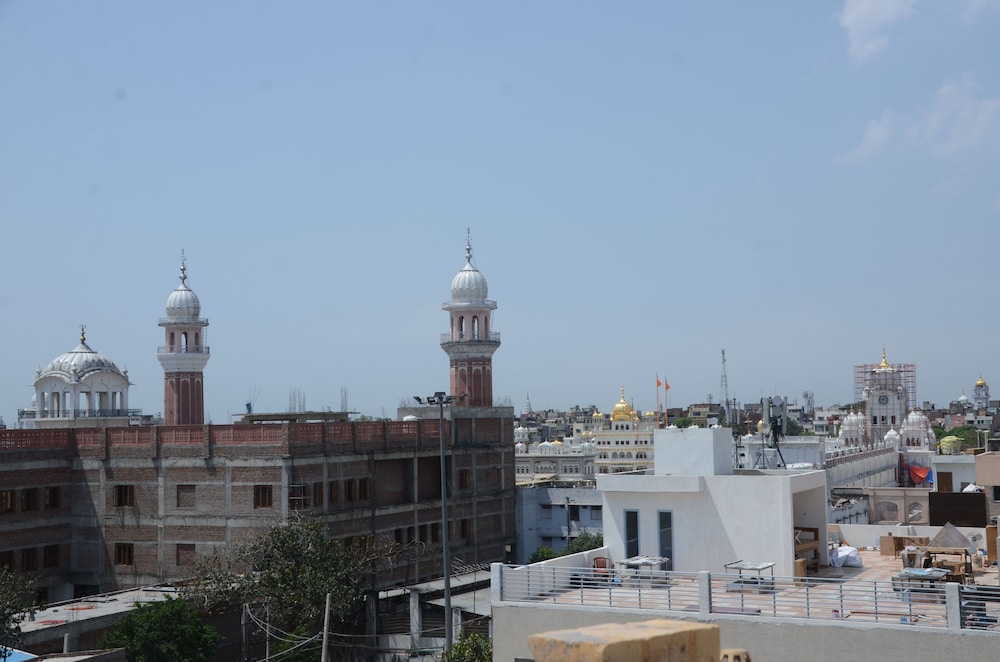 Gurjeet Hotel 1/18