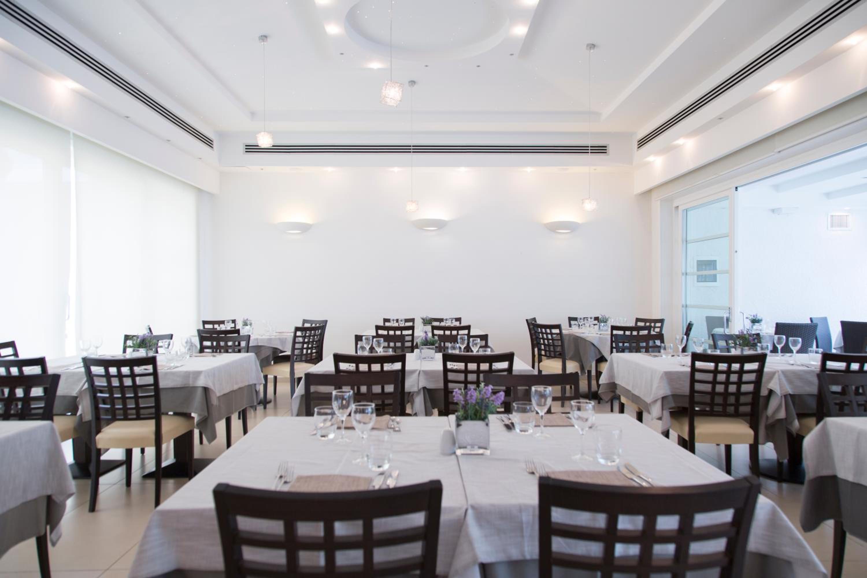 AHR Baja Hotel & Spa 44/56