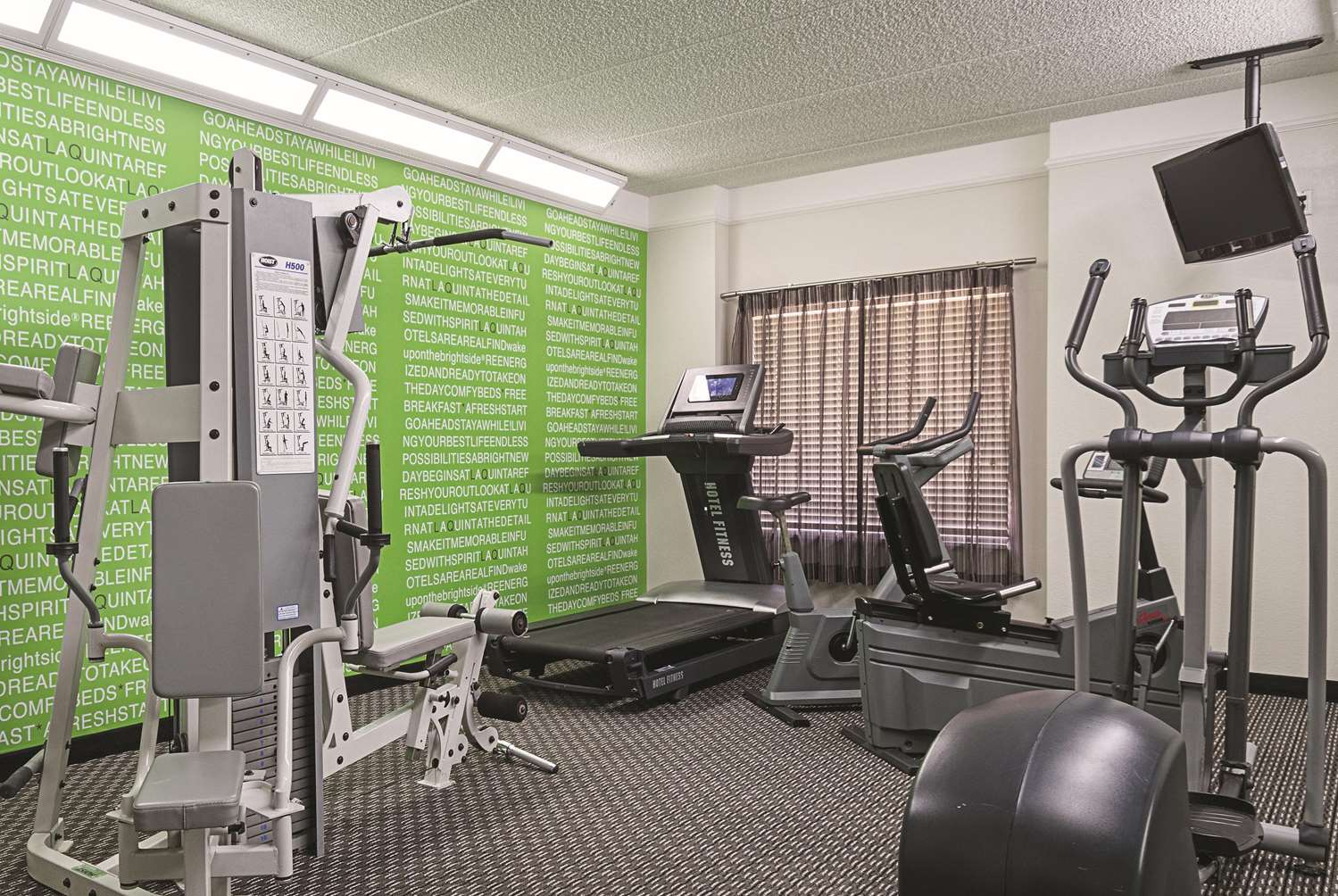 La Quinta Inn & Suites by Wyndham Ontario Airport 32/58