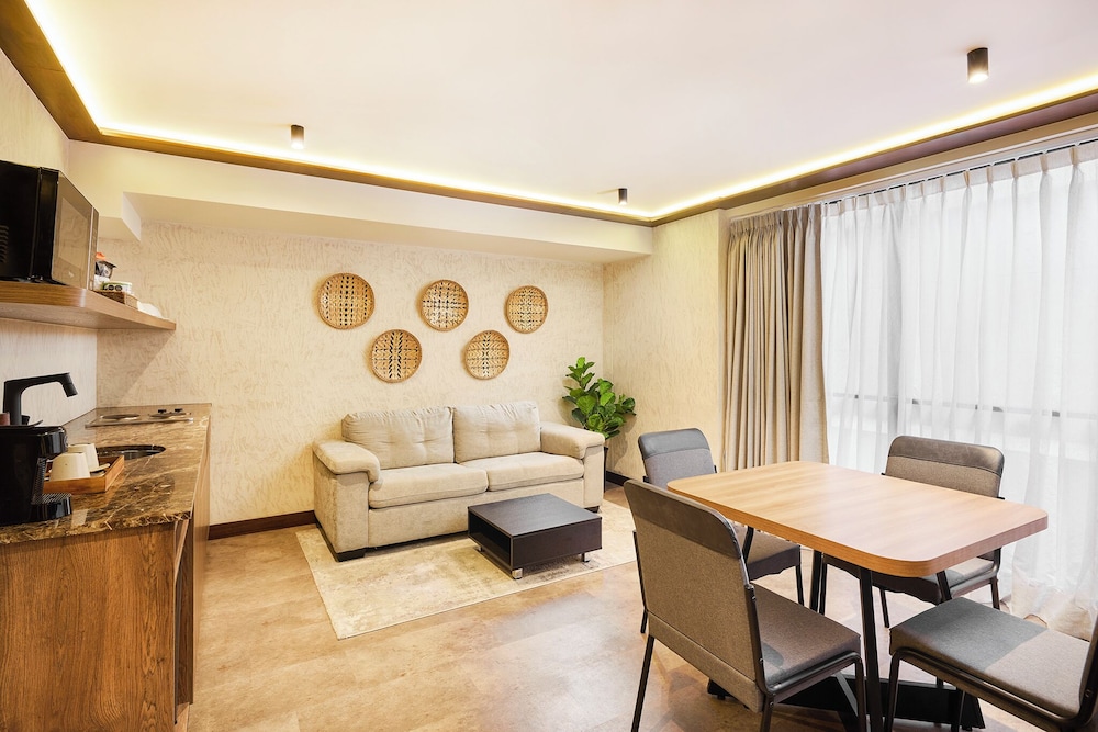 Golden Valley Hotel 30/50
