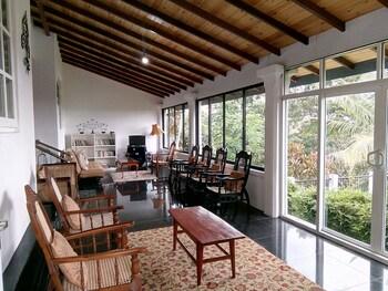 Prim Rose Hill Holiday Bungalow 12/21