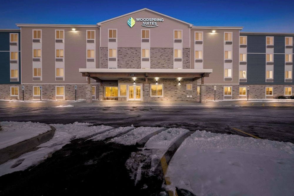WoodSpring Suites Loves Park - Rockford 27/30