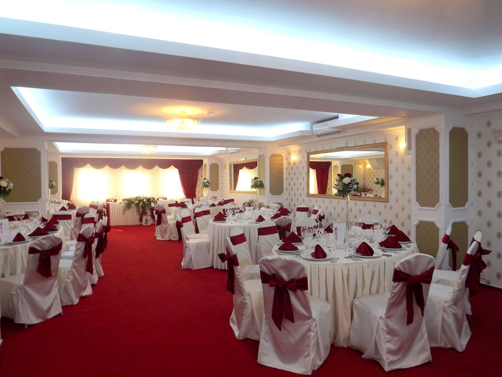 West Plaza Hotel 25/39