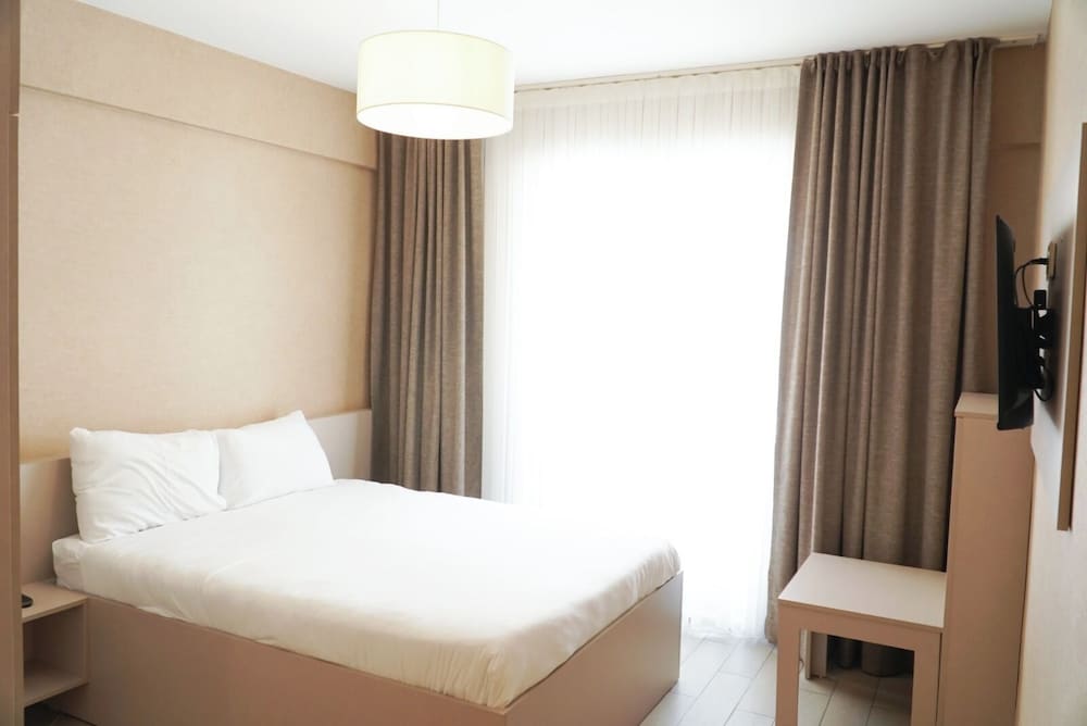 Otel Cinas 8/36