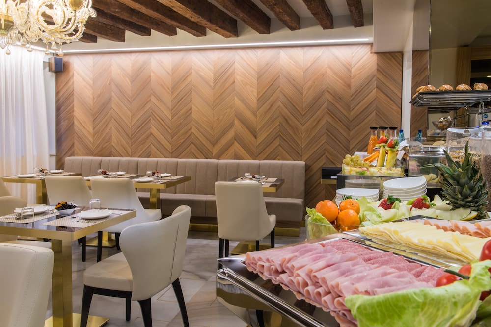 restaurant cafeteria