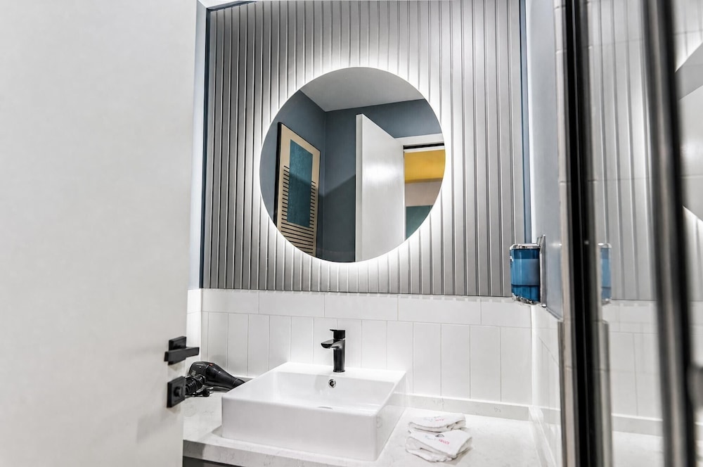 Bird Nest Suites 46/47