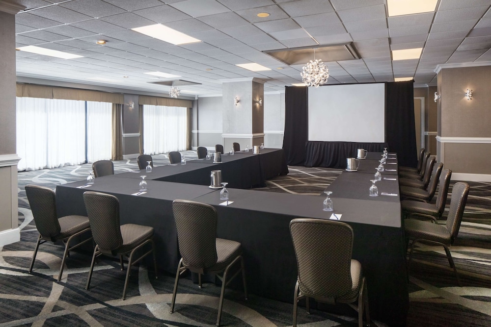 DoubleTree by Hilton Cherry Hill Philadelphia 43/46