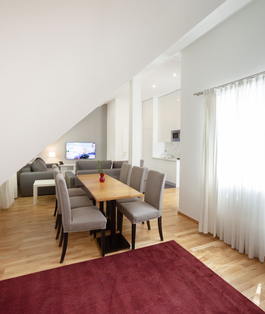 The Levante Rathaus Apartments. 59/60