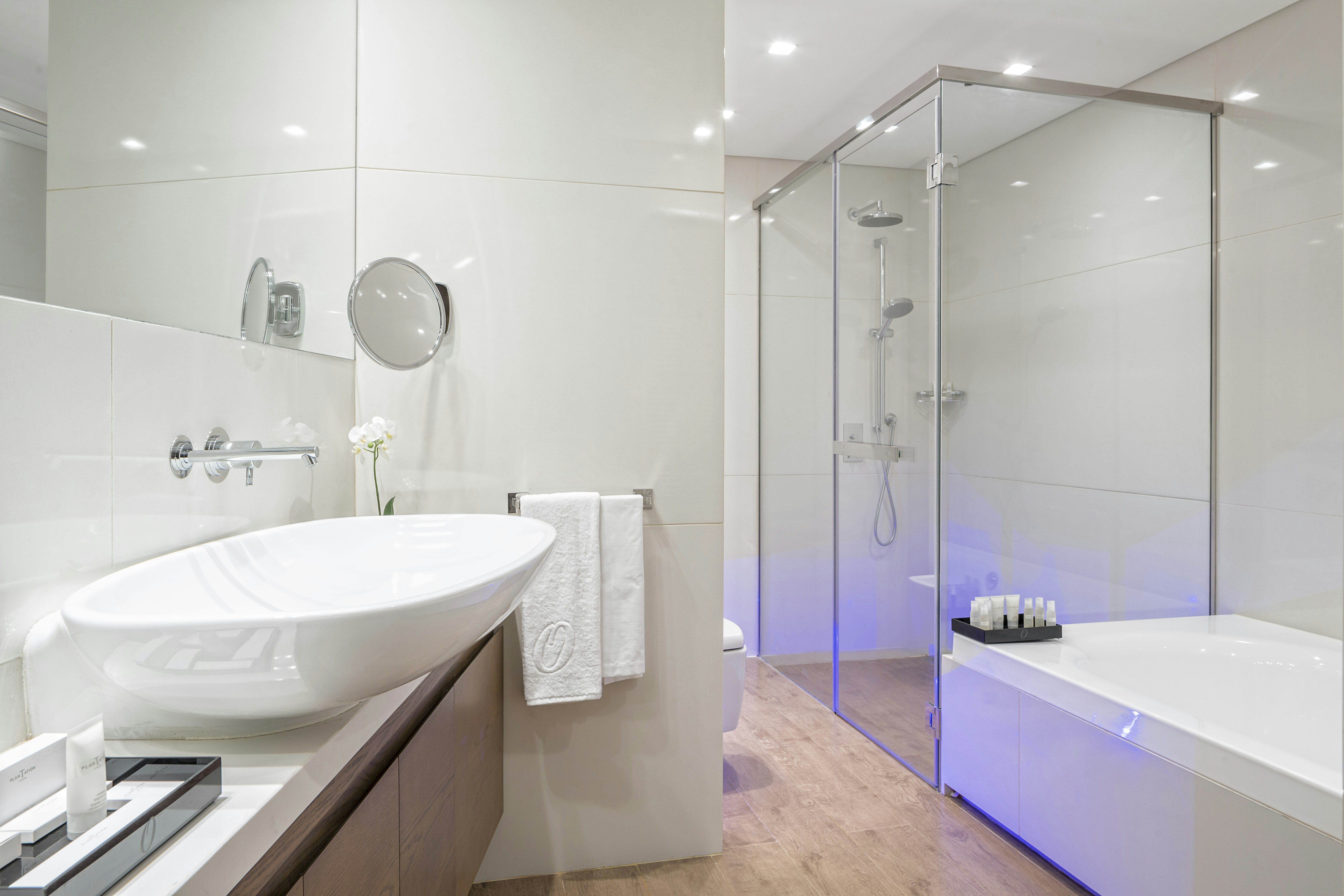 O Monot Luxury Boutique Hotel 65/67