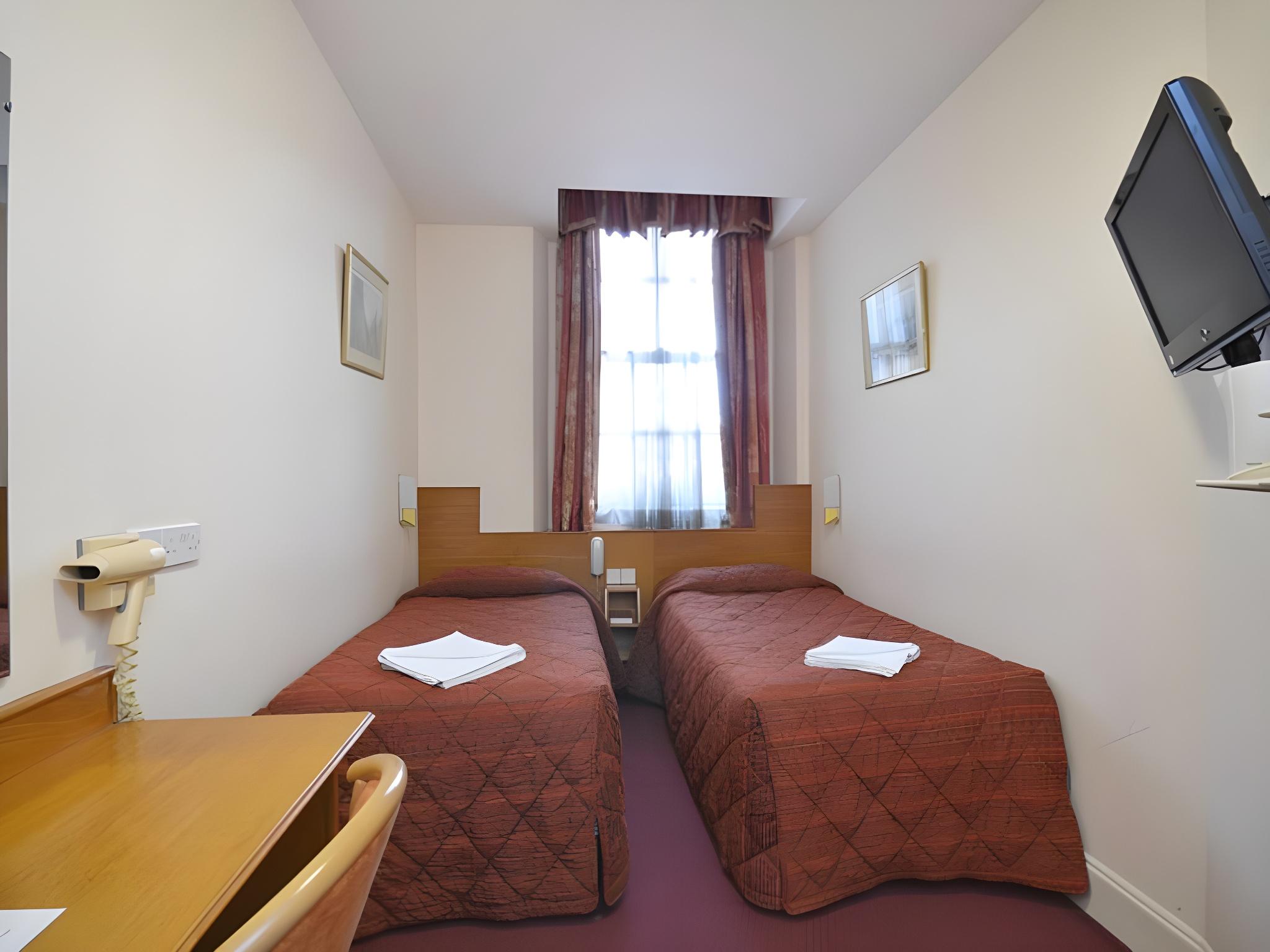 Room, Double or Twin Bed