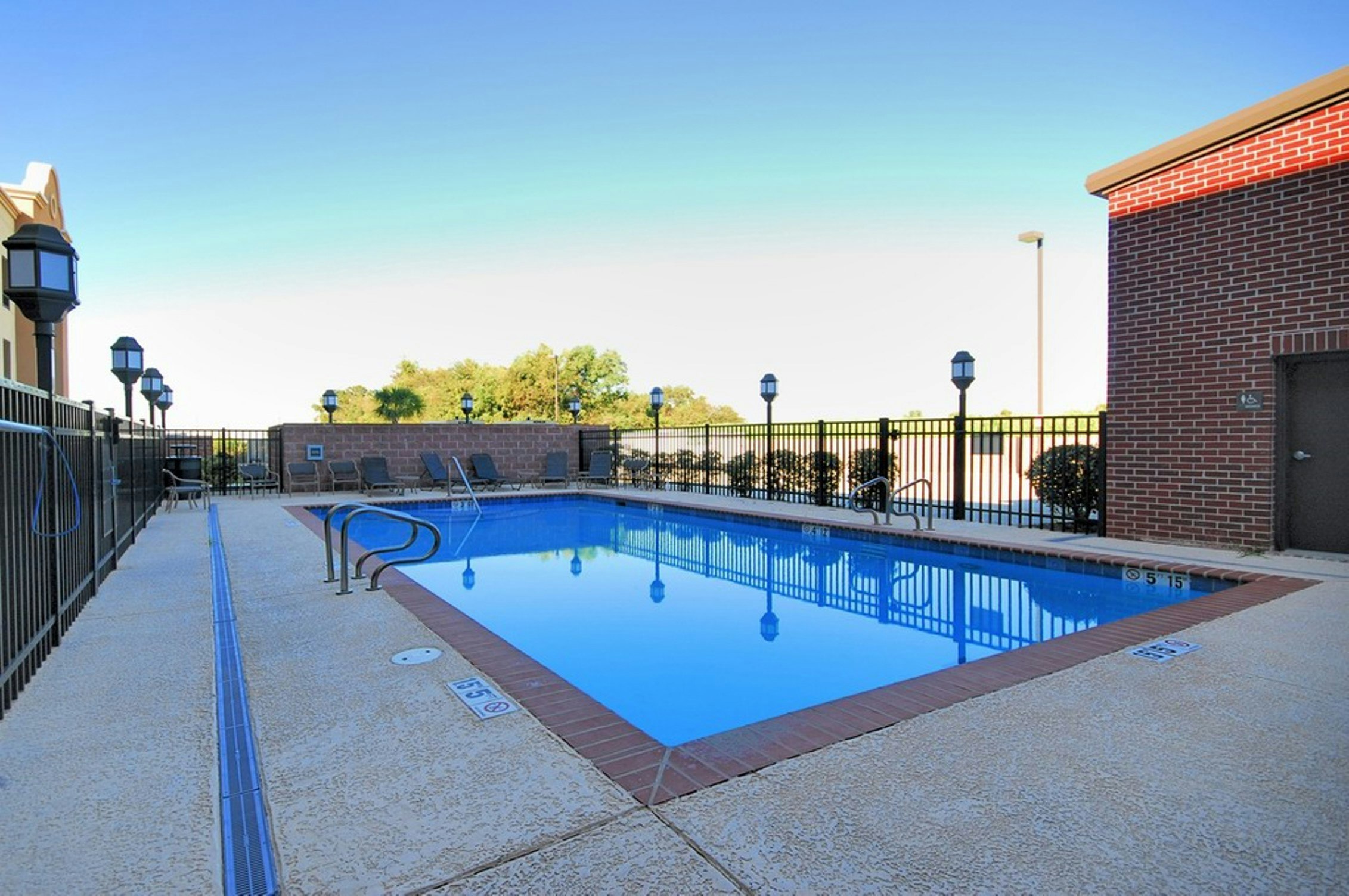 Hampton Inn Suites New Iberia Avery Island 46/47