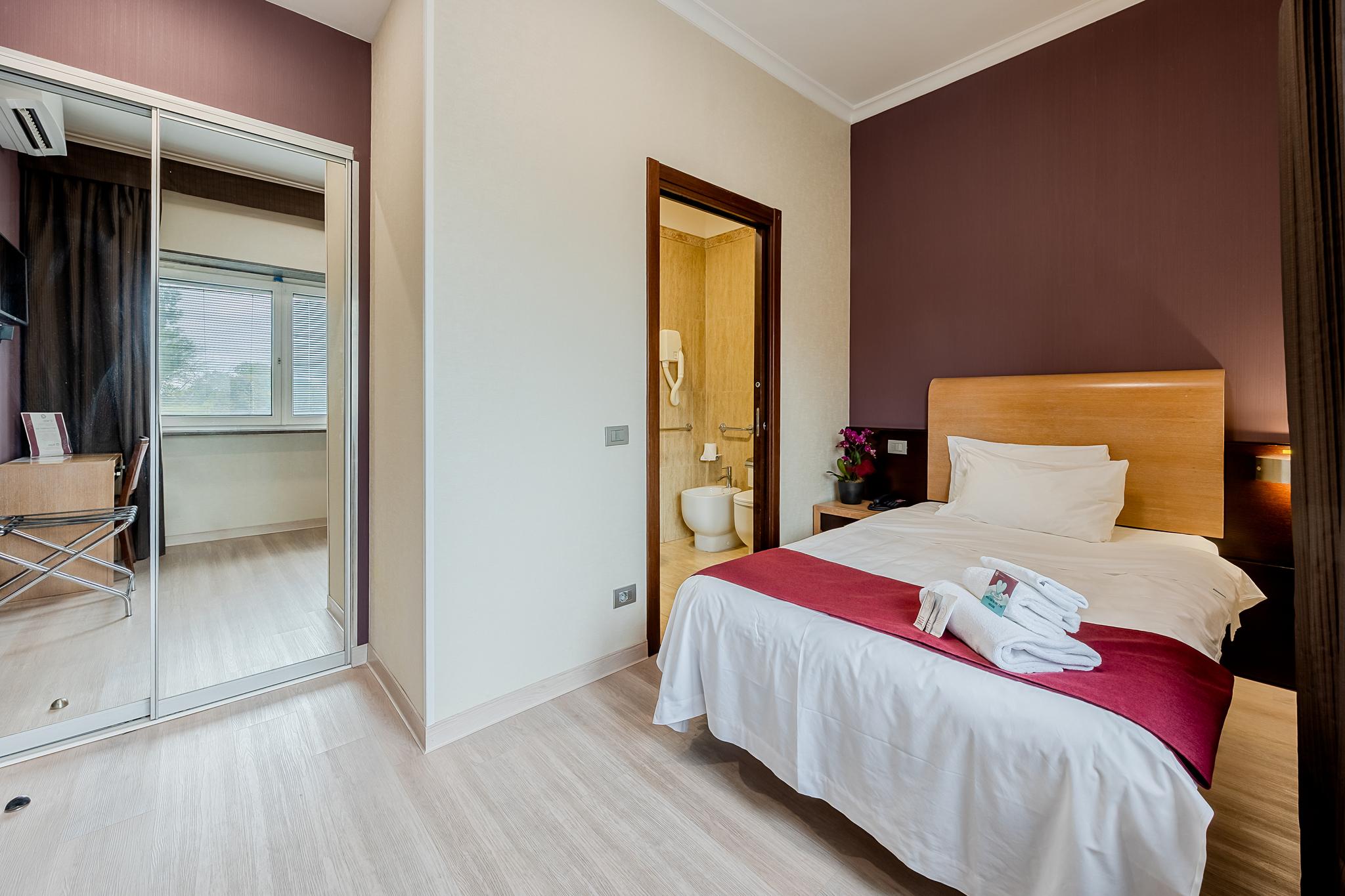 Semi Room, Single, Semi Double Bed