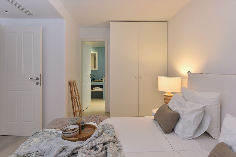 AMBASSADOR LUXURY VILLAS 7/50