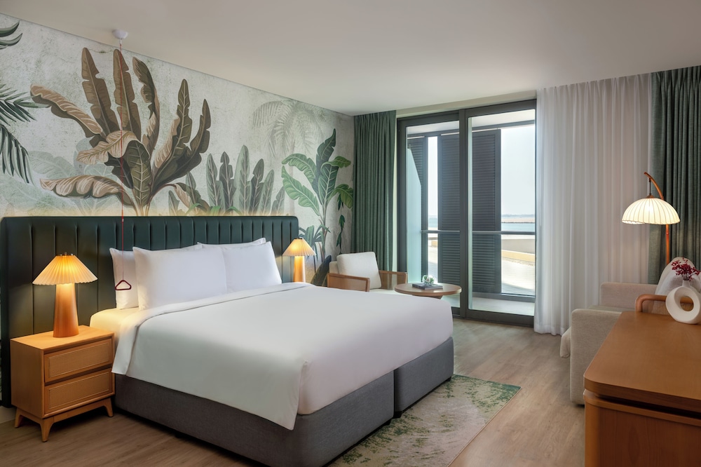 Deluxe, Multiple Beds, Sea View, Balcony, Accessible