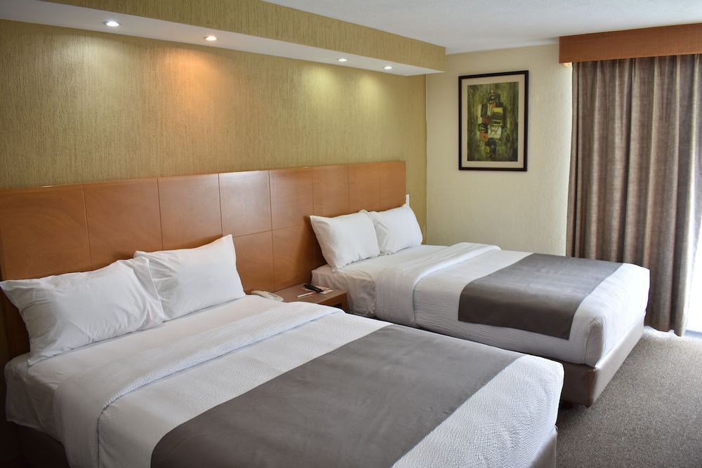 La Posada Hotel &amp; Suites 12/68