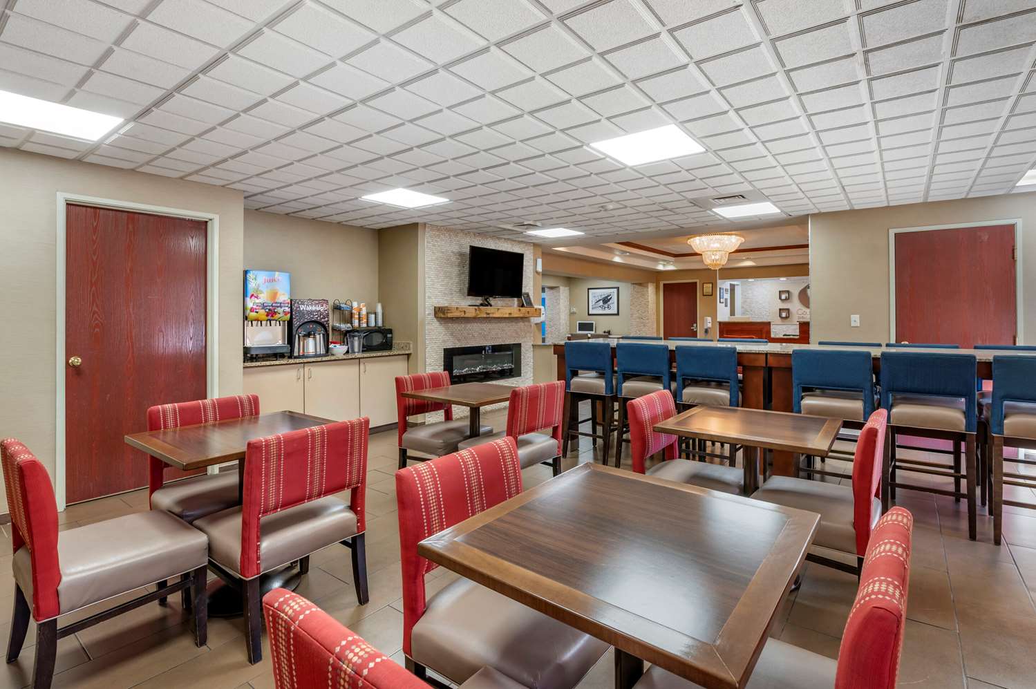 Comfort Inn & Suites Dayton, OH 8/10