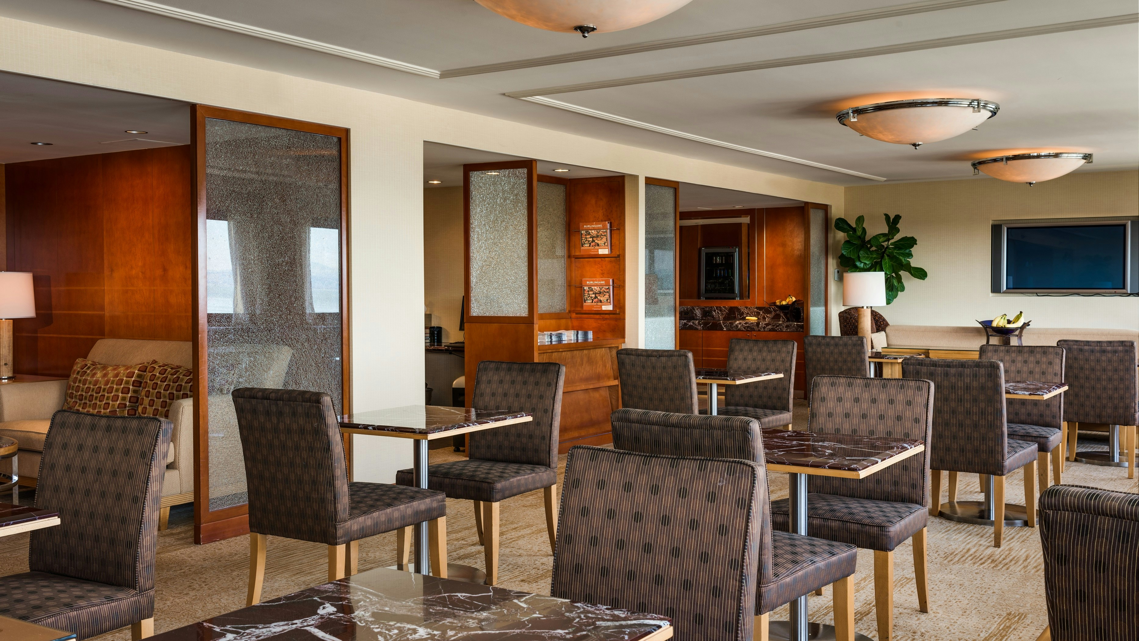 Hilton San Francisco Airport Bayfront 66/69