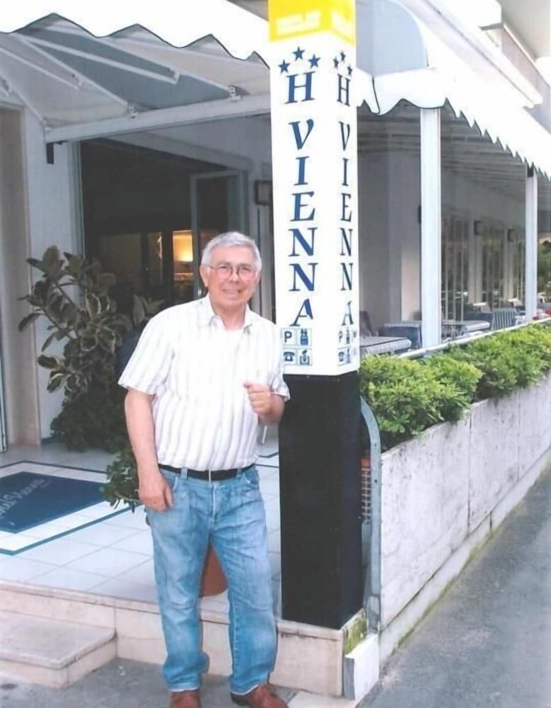 Vienna Hotel 11/46