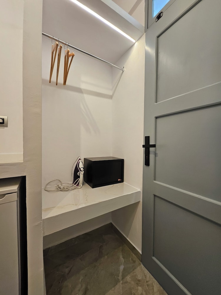 Maroula Blue Studios And Suites 12/70