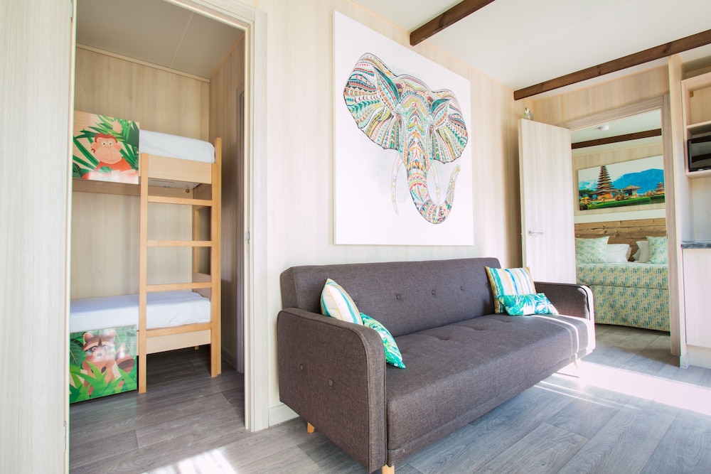 Magic Natura Animal, Water Park & Polynesian Lodge Resort 24/31
