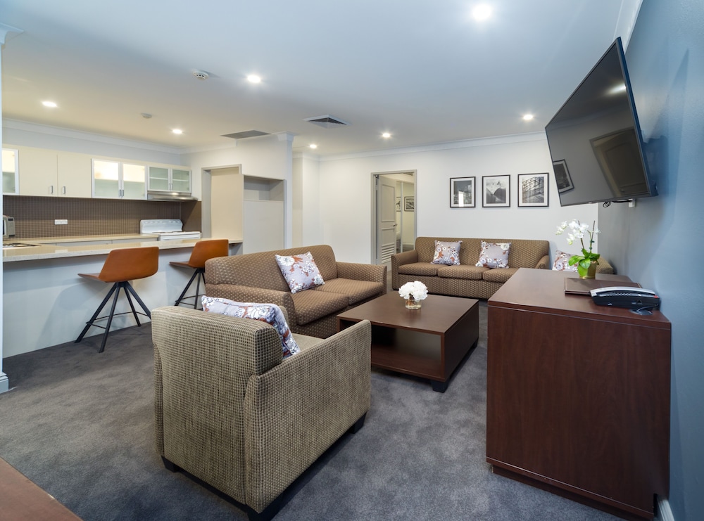 HYDE PARK INN 23/50